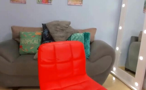 Amazing legs tranny masturbates on her gaming chair