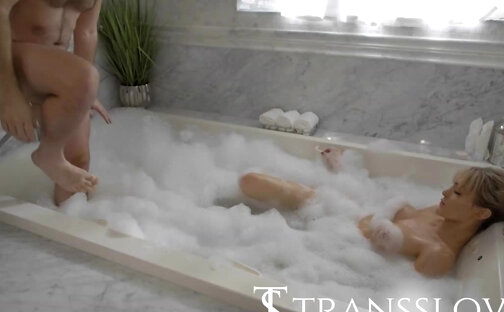 I get into the bathtub with my transsexual stepsister to fuck her, in the end she fucks me
